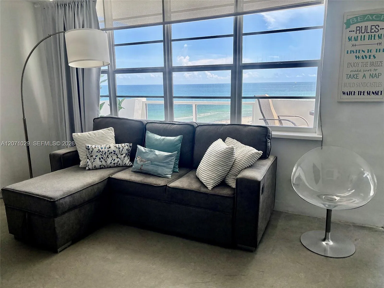 The Decoplage Condo — Photo 4