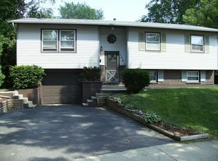 1091 Brookside Ct, Hanover Park, IL 60133