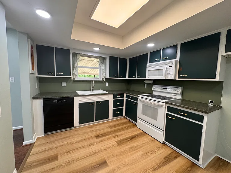 443 Bath Ave — Photo 8