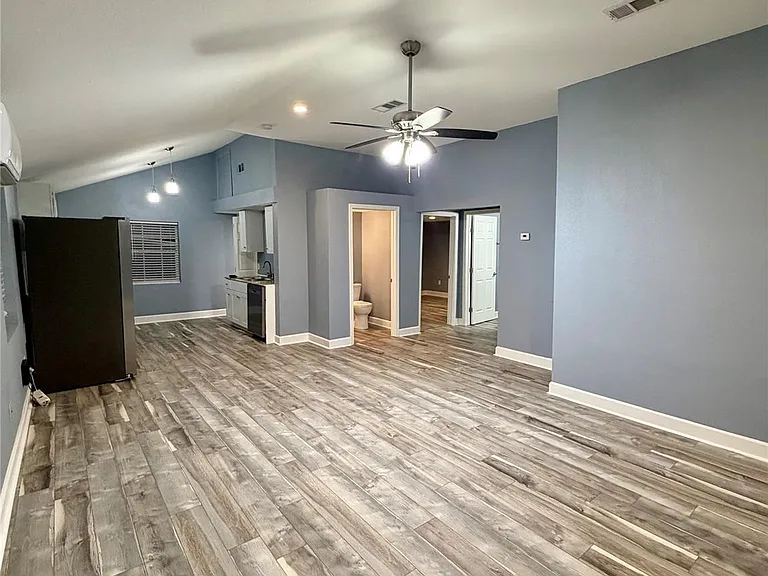 2322 Central St #4 — Photo 6