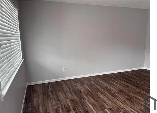 405 Root Ave #16 — Photo 4