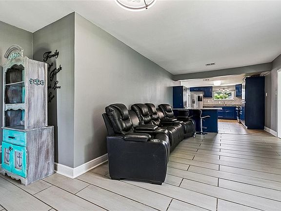 3rd image of 1239 Allo Ave