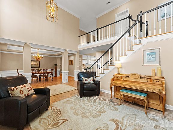 4th image of 10012 Paradise Ridge Rd