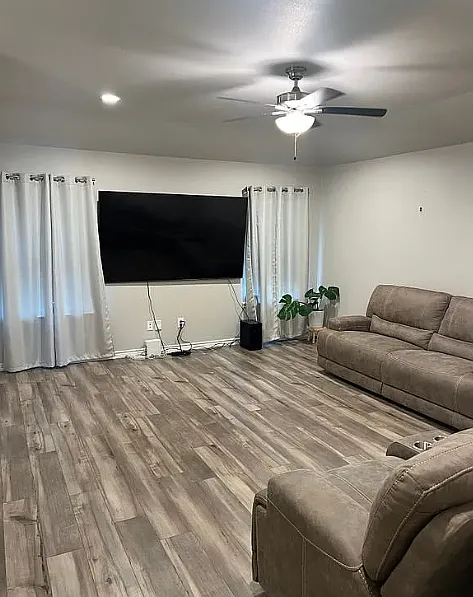 5 bed, 2000 sqft, $2,600 — Photo 3