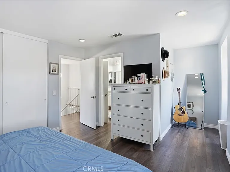 321 Burlington Cmn — Photo 10