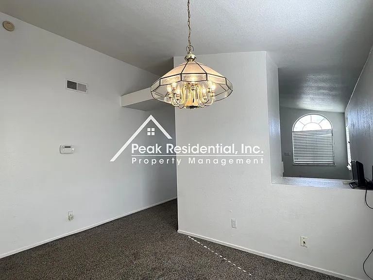8274 Golden Park Ct — Photo 6
