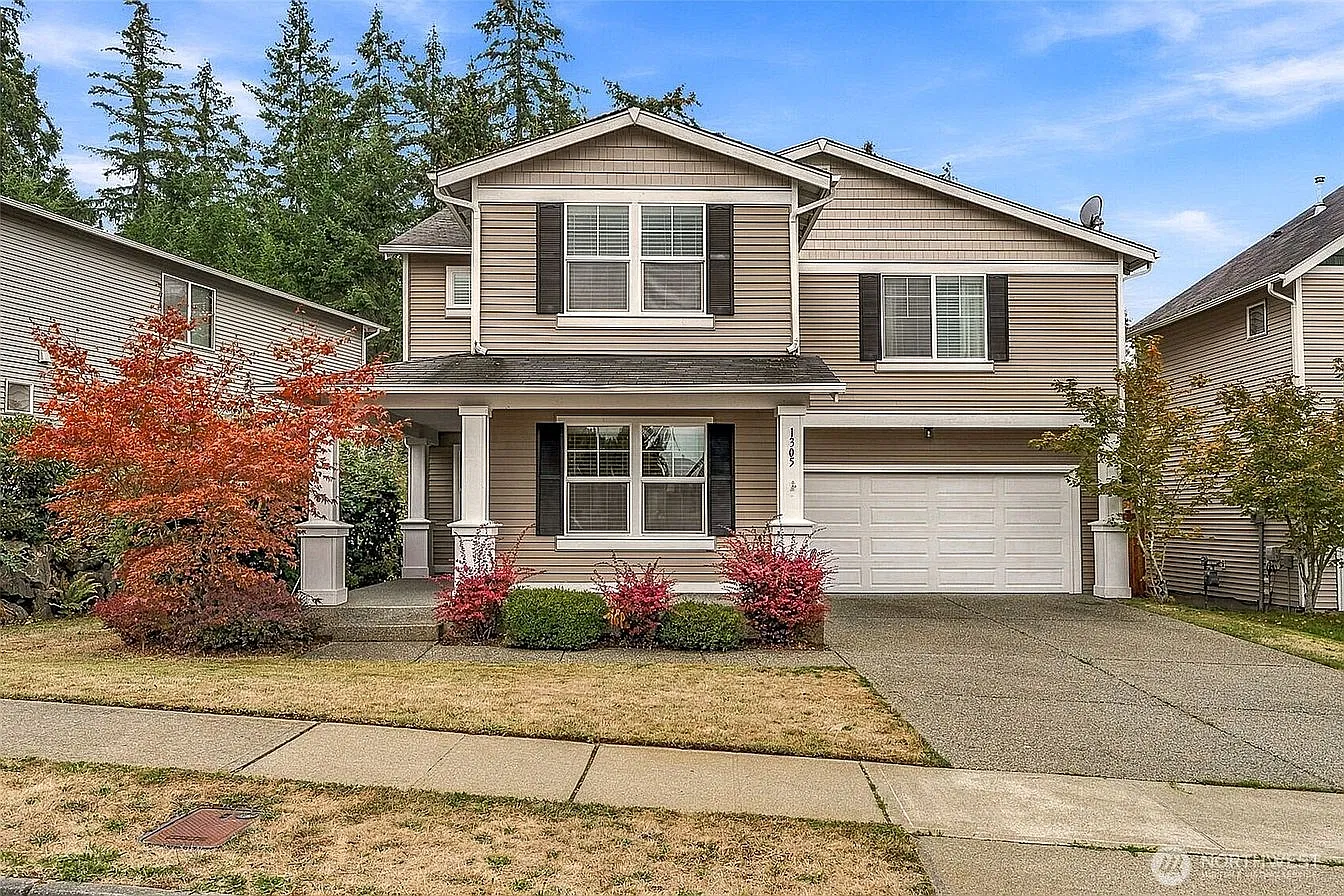 5 bed, 2.5 bath, 3200 sqft, $3,700 — Photo 1