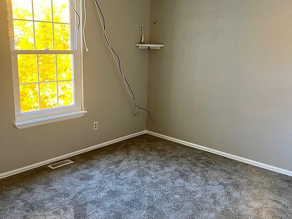 Master - tall ceilings with walk-in closet