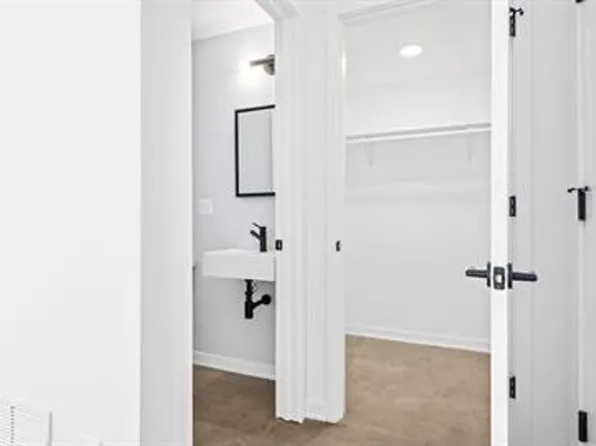 6605-07 West North Avenue, 6605-07 W North Ave #6605-2, Oak Park, IL 60302