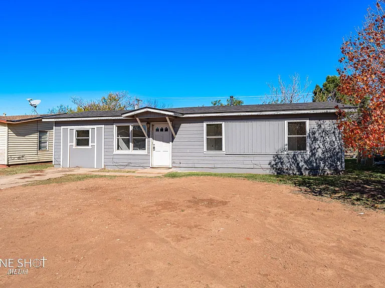 5226 Questa Dr — Photo 2