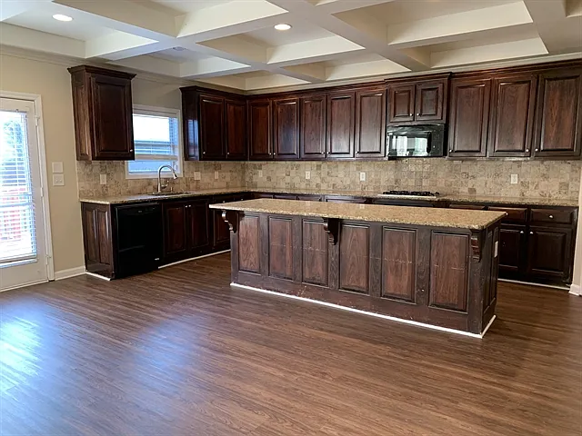 5 bed, 4.0 bath, 3239 sqft, $3,025 — Photo 2
