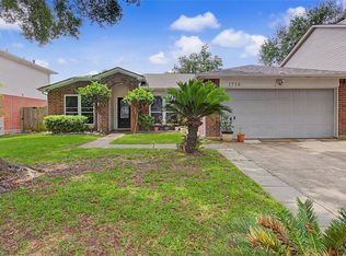 1730 Oak Valley Dr, Kemah, TX 77565