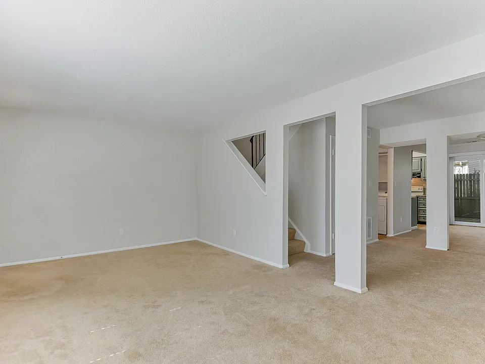 228 N Palmyra Dr