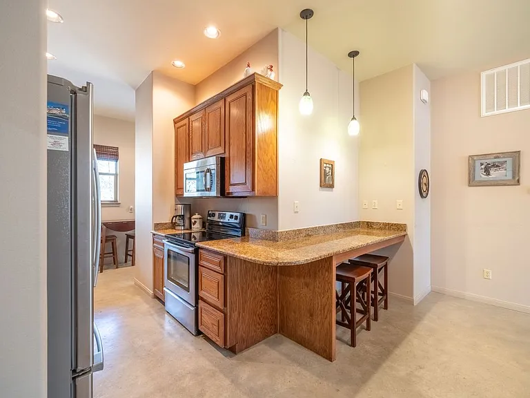 103 Rolling Hills Dr — Photo 3