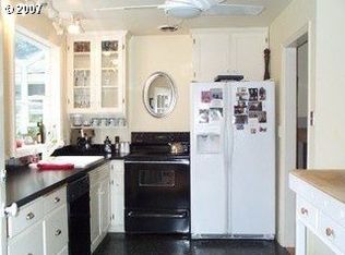 5910 SW Rockwood Ct, Lake Oswego, OR 97035