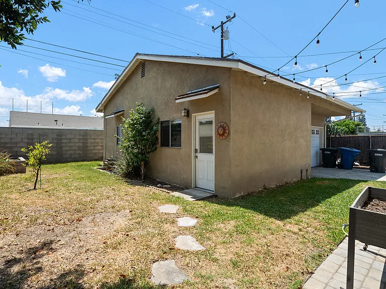 9310 Danby Ave — Photo 26