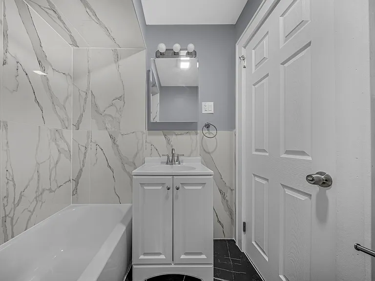 15 Tuttle St #2 — Photo 23