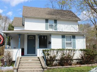 41 Cedar St, Babylon, NY 11702