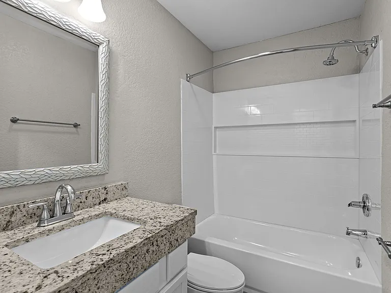 1520 Crawford Ct — Photo 6