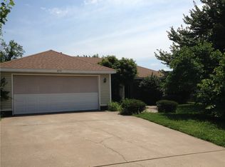 2551 W Houston St, Fayetteville, AR 72703