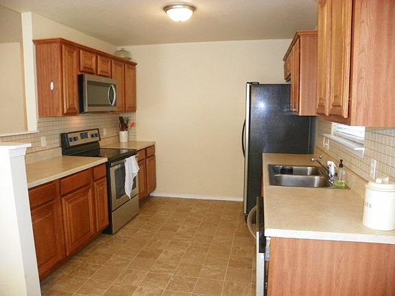 4th image of 1 Thorne Ln