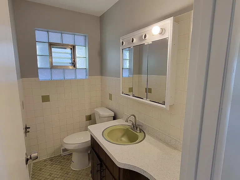 6341 S Kilpatrick Ave — Photo 5