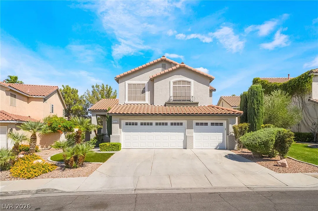 4 bed, 3.0 bath, 2534 sqft, $3,200 — Photo 1
