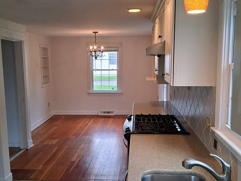 19 Harding Ave — Photo 6