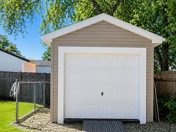 5th image of 40 Partridge Dr