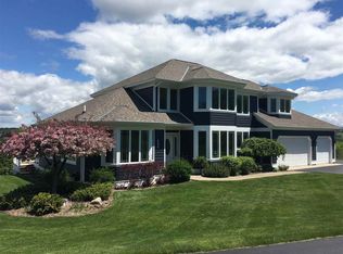 682 Harbor View Ln, Petoskey, MI 49770