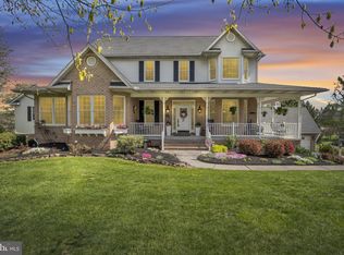 1709 Country Manor Dr, York, PA 17408