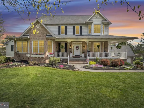 1709 Country Manor Dr, York, PA 17408