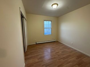 11915 195th St #1, Saint Albans, NY 11412