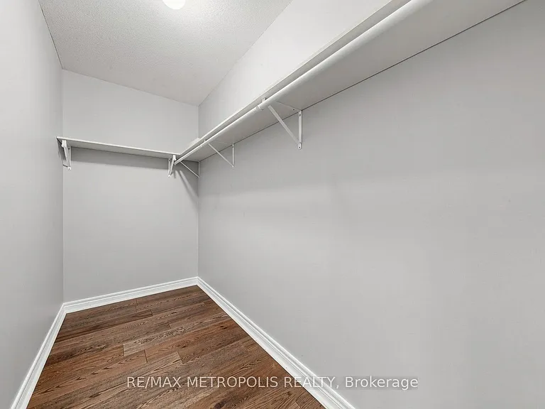 138 Yakefarm Blvd — Photo 9