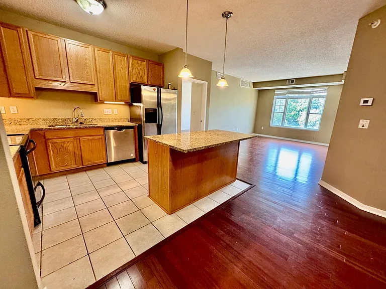 619 8th St SE #309 — Photo 2