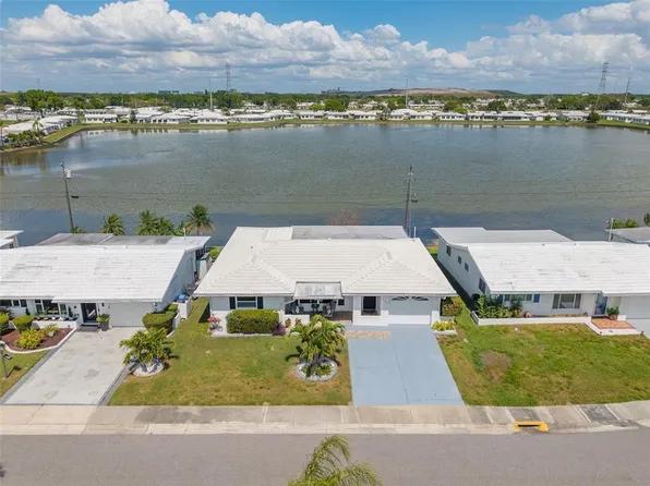 9705 Mainlands Blvd W, Pinellas Park, FL 33782