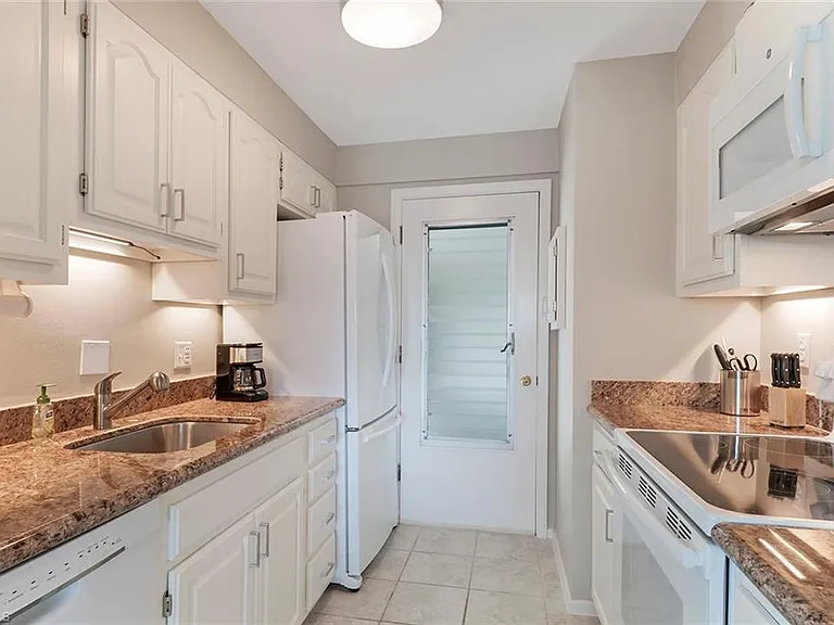 1300 Gulf Shore Blvd N #406 — Photo 10
