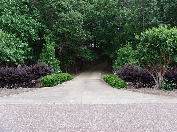 2nd image of 307 Woodland Hills Dr