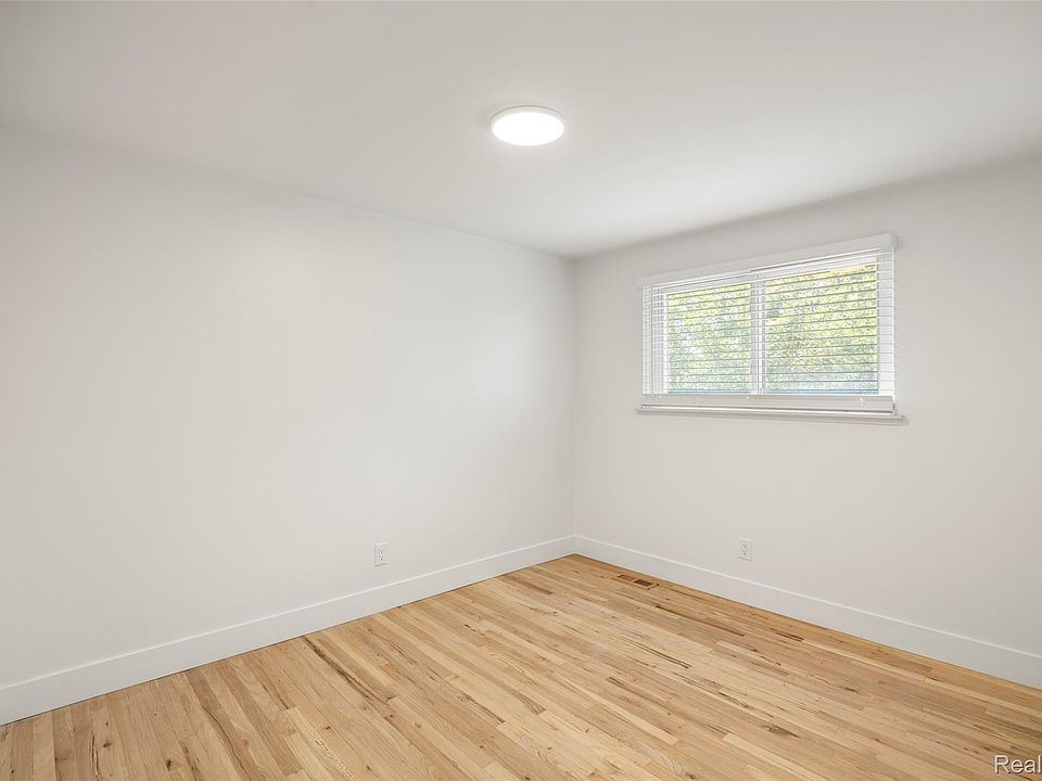 14631 Labelle St, photo 18