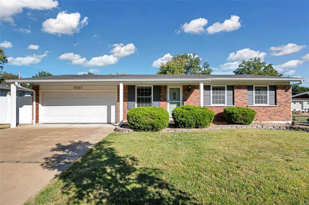 9557 Tealridge Dr photo 1
