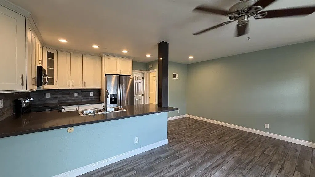 4252 Van Dyke Ave, apt 5 — Photo 1