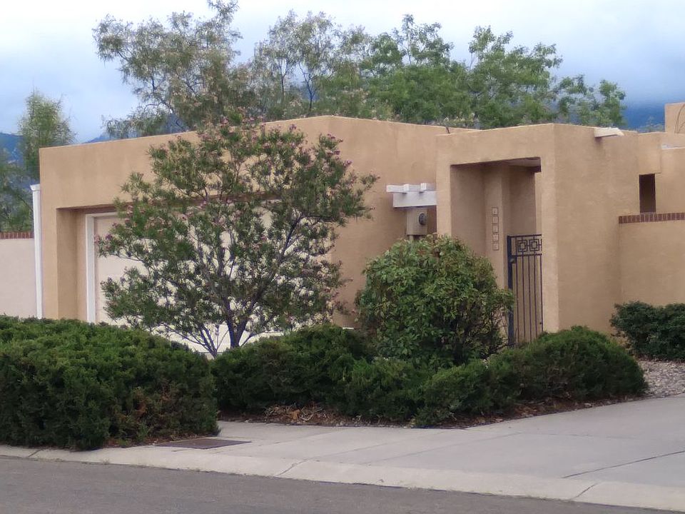 1st image of 10526 Camino Del Oso NE