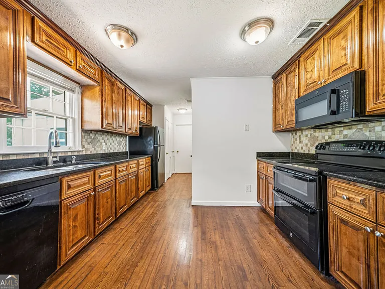 3940 Hubert Dr — Photo 9