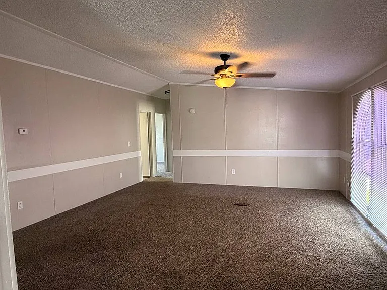 2112 Colonial Dr — Photo 4