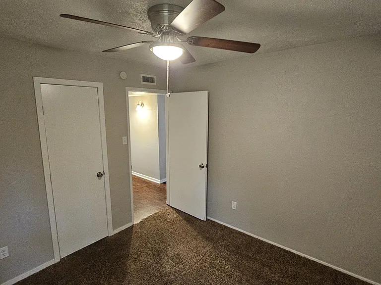 22903 Millgate Dr — Photo 16