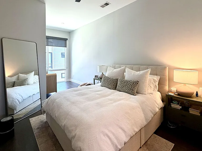 1070 Kenilworth Ave — Photo 16