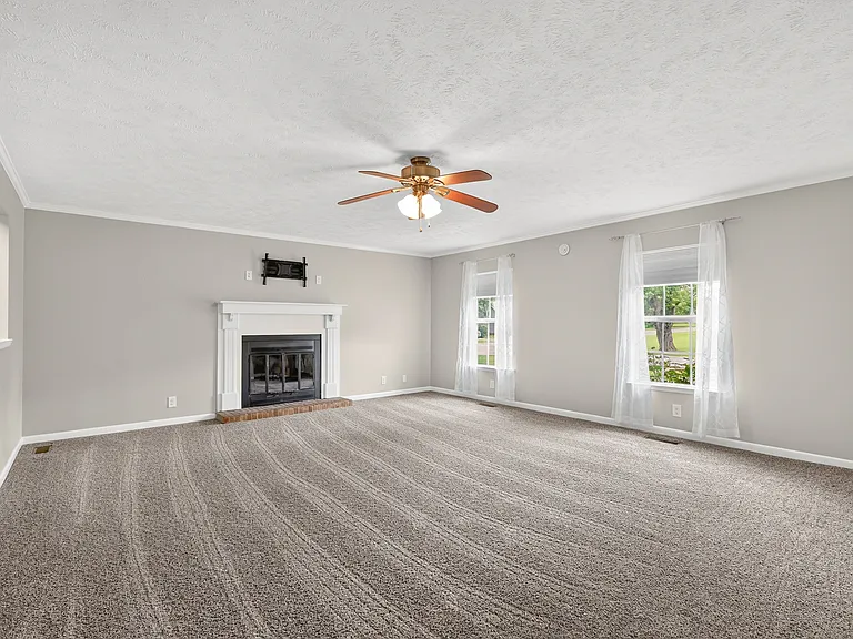 2504 Angelyn Dr — Photo 10