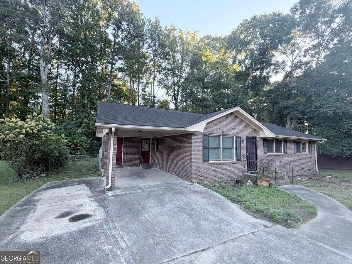 3 bed, 2.0 bath, 1227 sqft, $1,700 — Photo 2