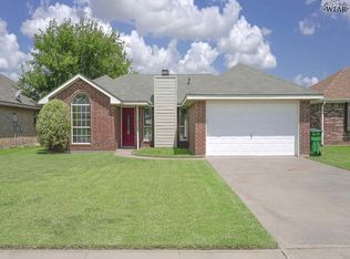 1008 Pawhuska Ln, Burkburnett, TX 76354