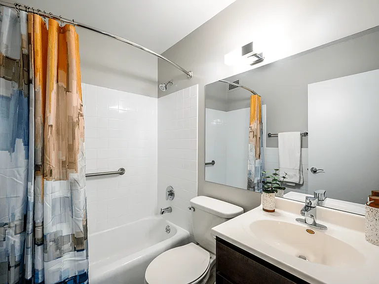 The Bryn - 5600 N Sheridan Rd — Photo 7